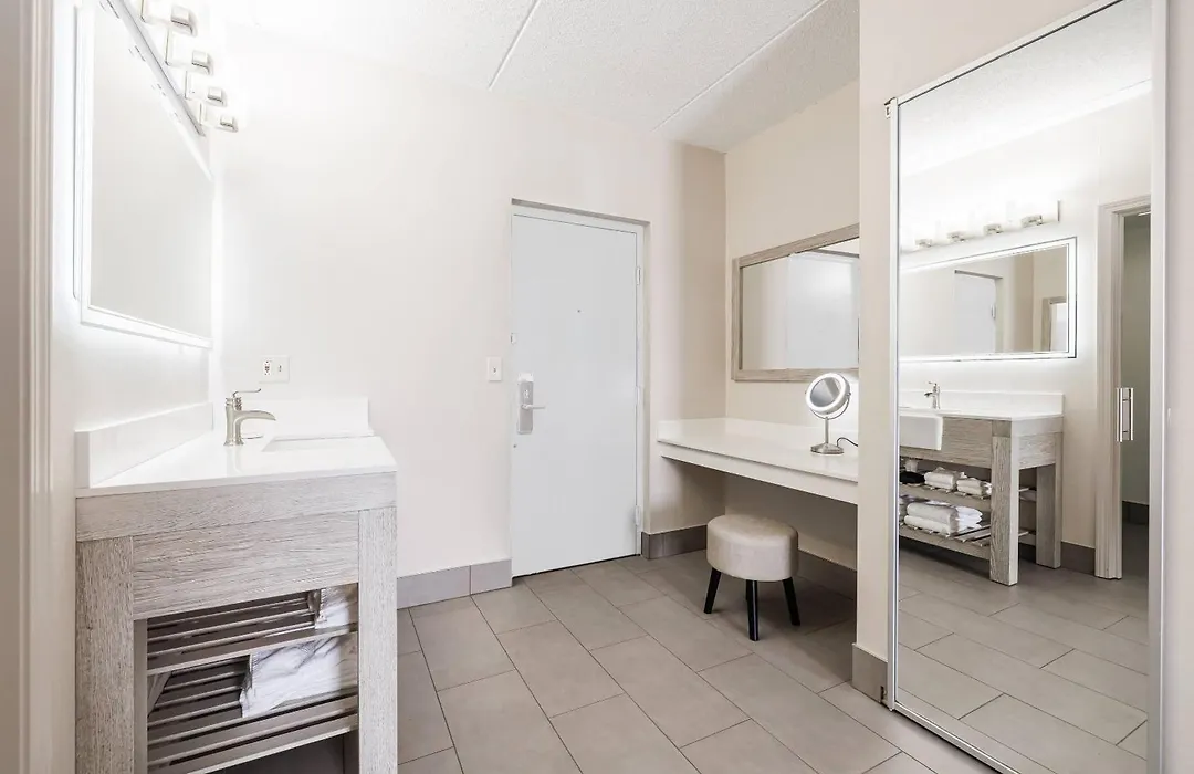 Oakfield Hotel & Suites Rochester, An Ascend Collection Hotel-1